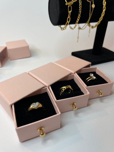 CROSSED CHAIN RING